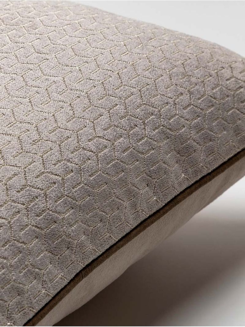 COS0027_Almohadon-conjin-terciopelo-crema-MORGAN-BEIGE-35X50-Landmark-02-2