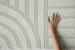 ALOY-SIRI-GRIS-Mano-Textura-2